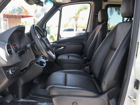 Used 2023 Mercedes-Benz Sprinter 2500 image 23
