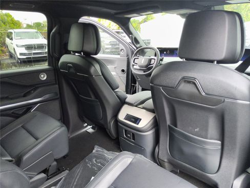 New 2026 Lincoln Navigator L Reserve AWD/4WD image 30