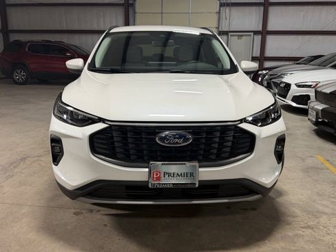 Used 2025 Ford Escape Platinum w/ Class II Trailer Tow Package image 2