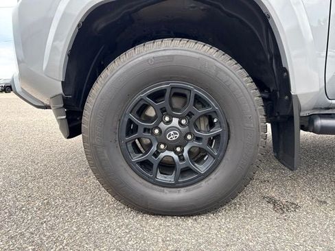 Certified 2020 Toyota Tacoma SR5 w/ Blackout Package AWD/4WD image 6