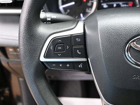 Used 2024 Toyota Highlander LE AWD/4WD image 16