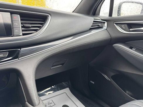 Used 2024 Buick Enclave Premium image 14