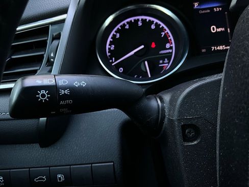 Used 2018 Toyota Camry SE image 30