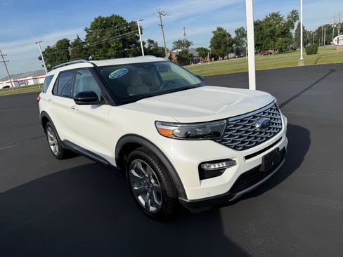 Used 2020 Ford Explorer Platinum w/ Premium Technology Package AWD/4WD image 3