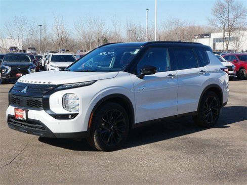 Used 2025 Mitsubishi Outlander SEL Black Edition image 3