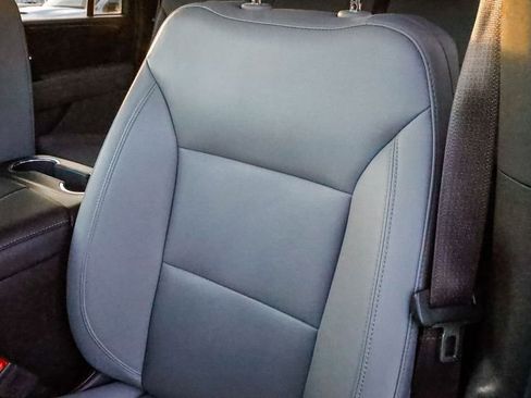 Used 2024 Chevrolet Suburban LT image 28