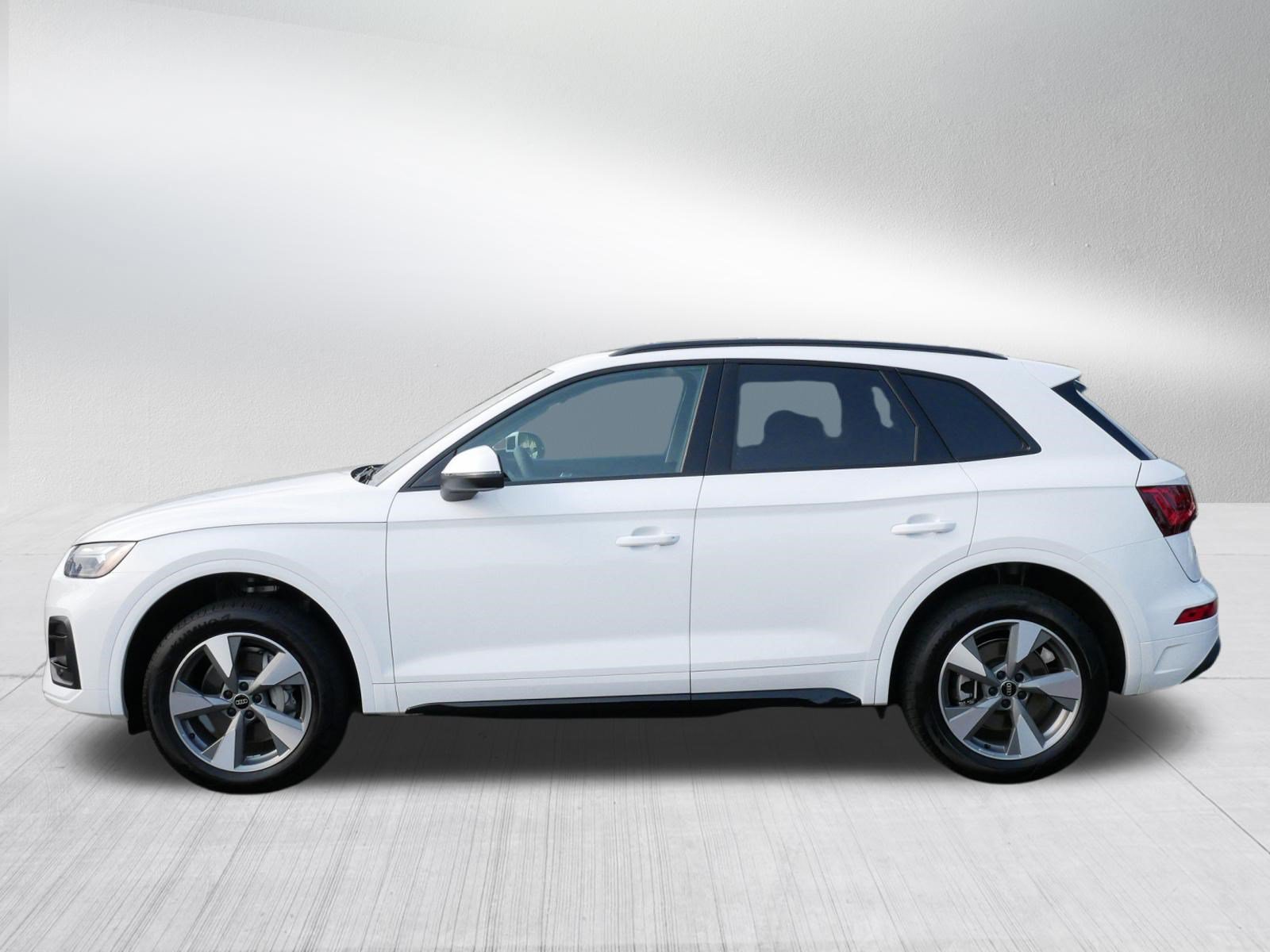 Used 2025 Audi Q5 2.0T Premium w/ Convenience Plus Package AWD/4WD image 4
