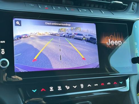New 2026 Jeep Grand Cherokee Altitude AWD/4WD image 32