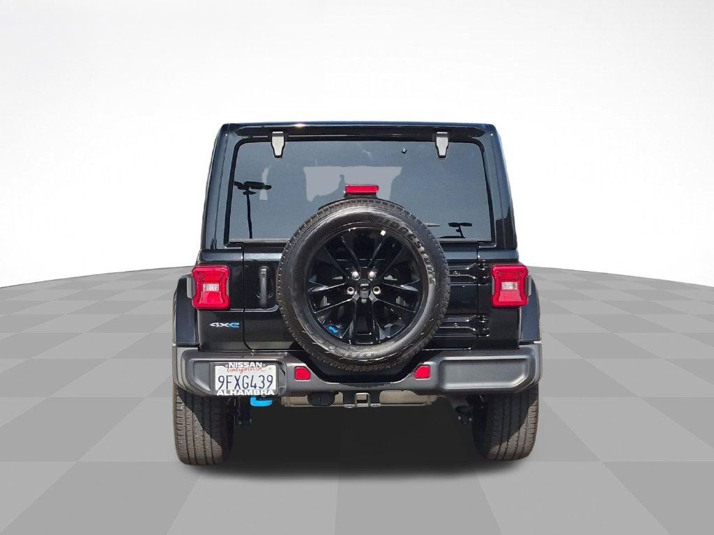 Used 2023 Jeep Wrangler Unlimited Sahara w/ Cold Weather Group AWD/4WD image 6