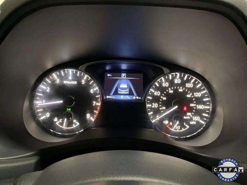 Used 2019 Nissan Pathfinder SV image 9