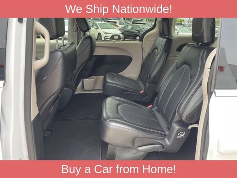 Used 2024 Chrysler Pacifica Touring-L FWD image 10