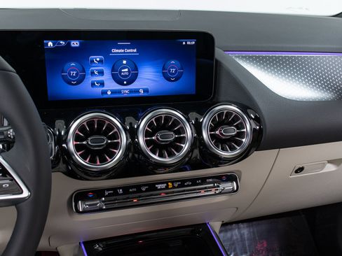 New 2025 Mercedes-Benz GLA 250 4MATIC image 23