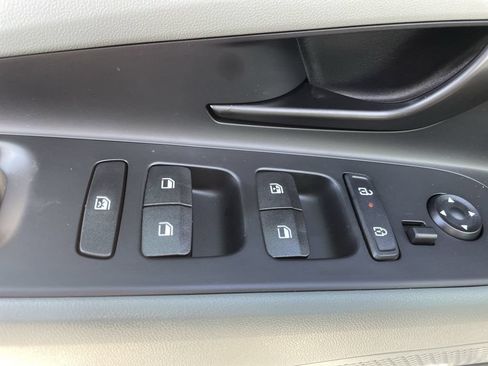 New 2025 Hyundai Elantra Limited FWD image 22