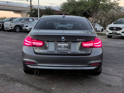 Used 2018 BMW 320i Sedan w/ Premium Package image 12