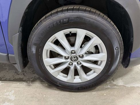 Used 2025 Toyota Corolla Cross LE image 6