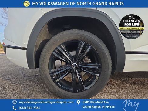 Used 2023 Volkswagen Atlas Cross Sport SEL R-Line image 34