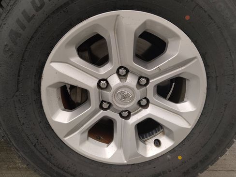 Used 2019 Toyota 4Runner SR5 Premium RWD image 31