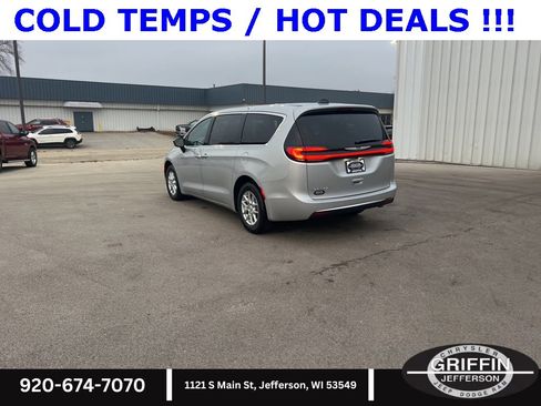 New 2026 Chrysler Pacifica Select image 11