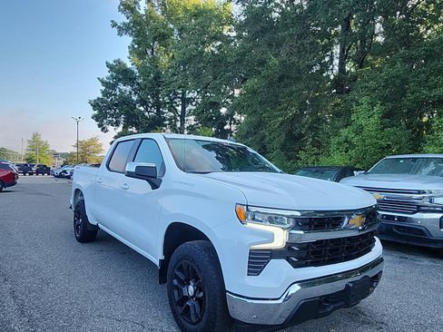 Used 2024 Chevrolet Silverado 1500 LT AWD/4WD image 7