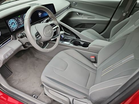 Used 2025 Hyundai Elantra SEL FWD image 19