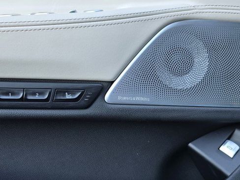 Used 2021 BMW 750i xDrive w/ Executive Package image 13