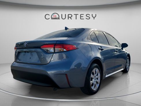 Used 2025 Toyota Corolla LE w/ Convenience Package image 3