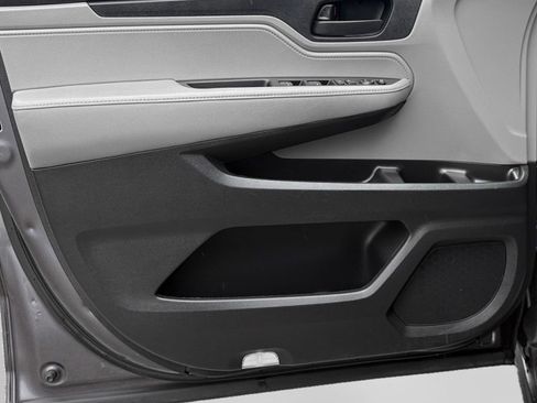 Used 2019 Honda Odyssey EX image 13