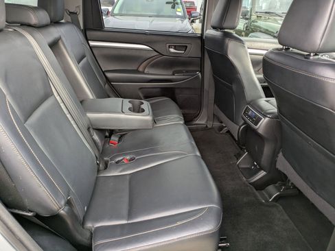 Used 2015 Toyota Highlander XLE image 24