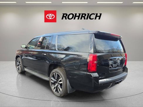 Used 2018 Chevrolet Suburban LT image 3