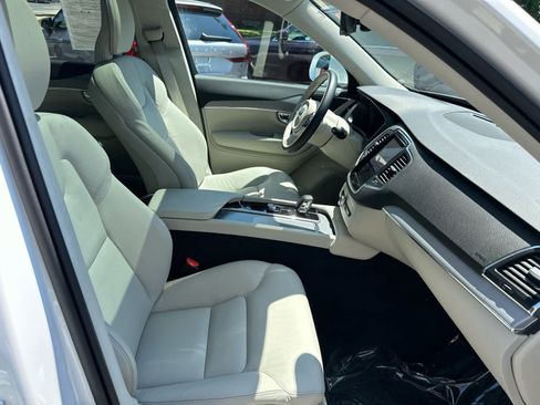 Used 2025 Volvo XC90 B5 Core w/ Protection Package Premier AWD/4WD image 38
