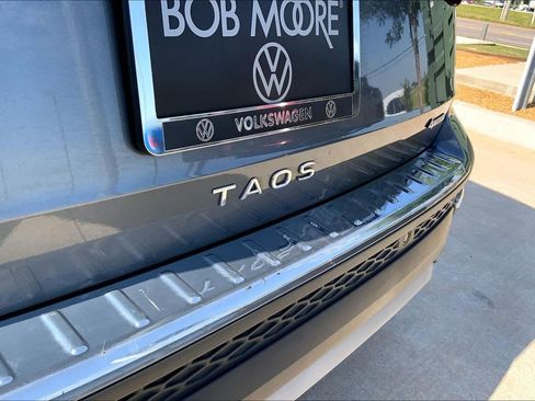 Certified 2022 Volkswagen Taos SEL w/ Panoramic Sunroof Package AWD/4WD image 8