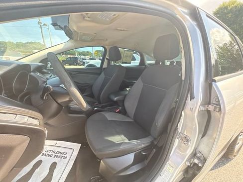 Used 2012 Ford Focus SE FWD image 12