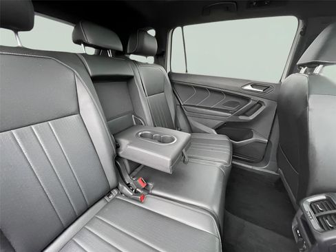 Used 2022 Volkswagen Tiguan SE R-Line image 21