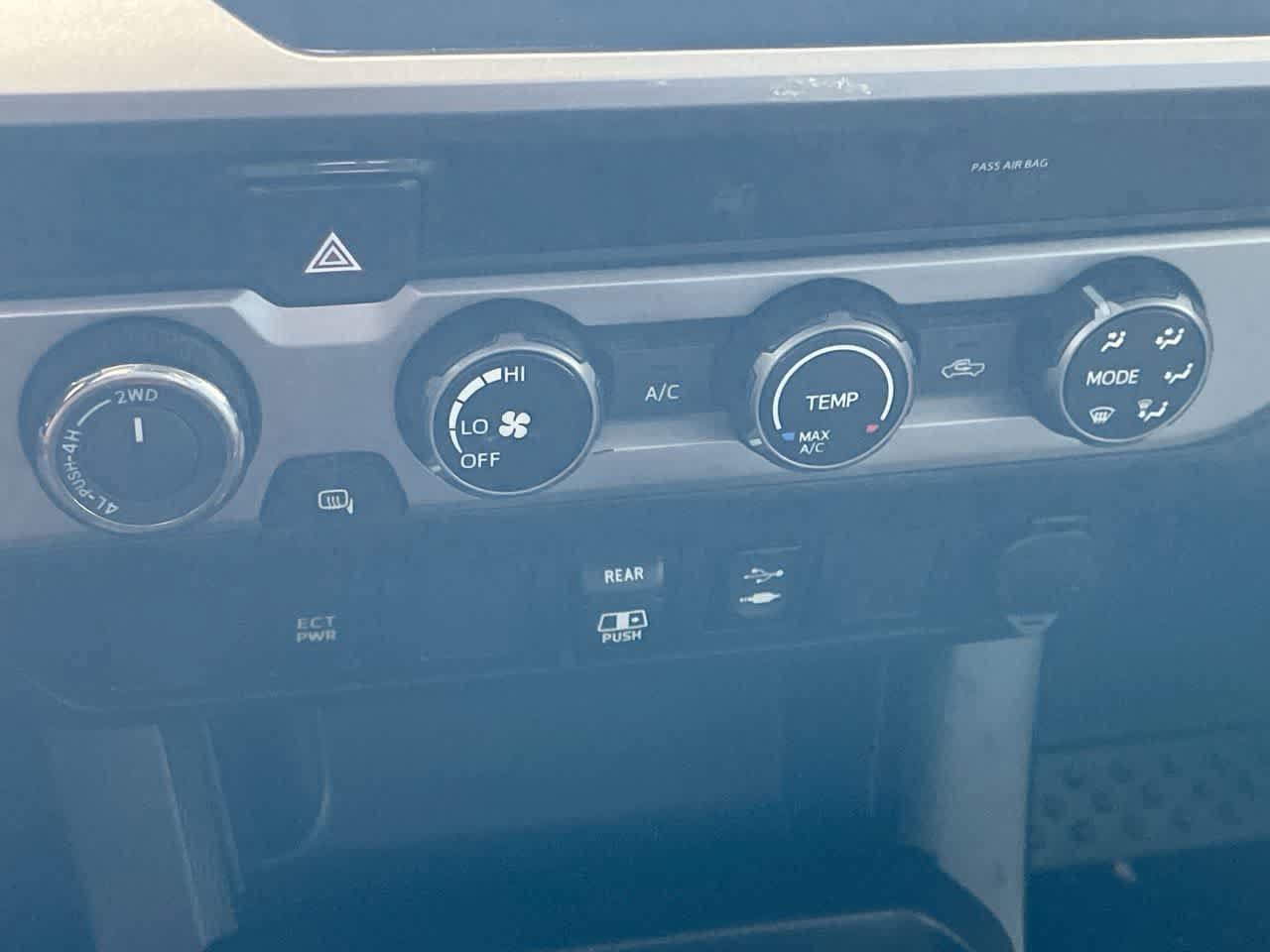 Used 2018 Toyota Tacoma SR5 AWD/4WD image 18