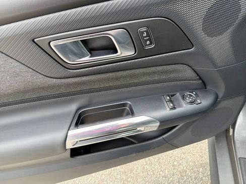 Used 2025 Ford Mustang Coupe RWD image 17