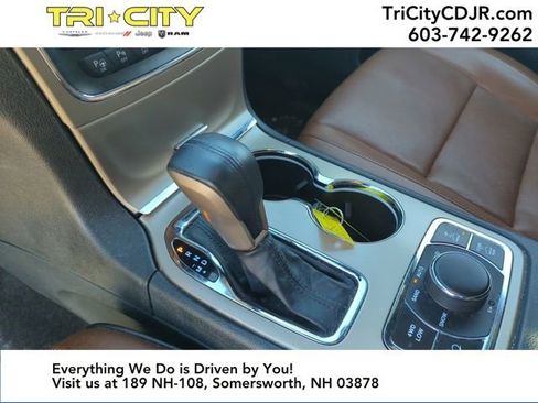 Used 2017 Jeep Grand Cherokee Summit image 32