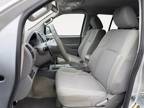 Used 2016 Nissan Frontier SV image 10