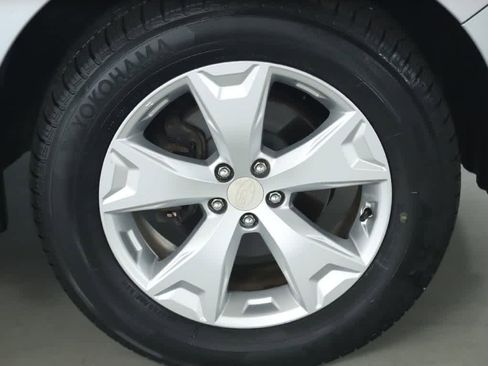 Used 2014 Subaru Forester 2.5i Premium AWD/4WD image 10