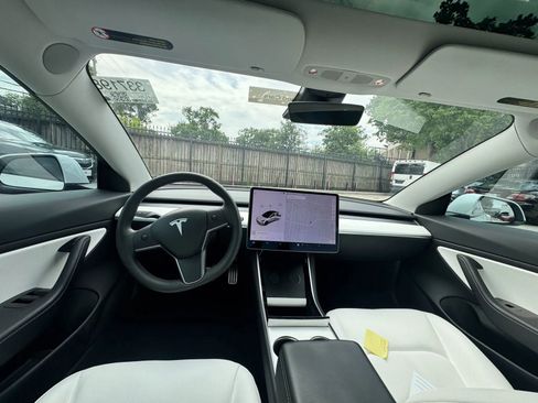 Used 2020 Tesla Model 3 Performance image 4