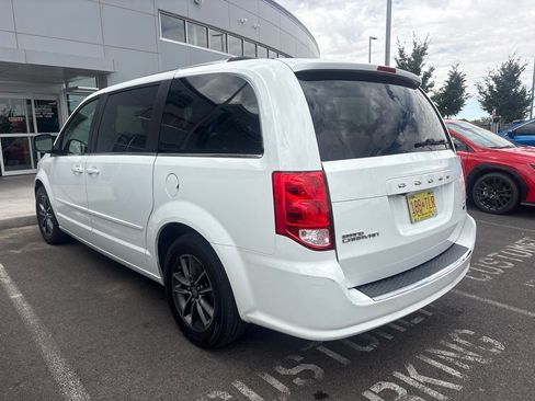 Used 2017 Dodge Grand Caravan SXT FWD image 5