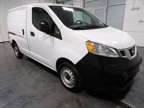 Used 2019 Nissan NV200 S w/ Cruise Control Package image 2