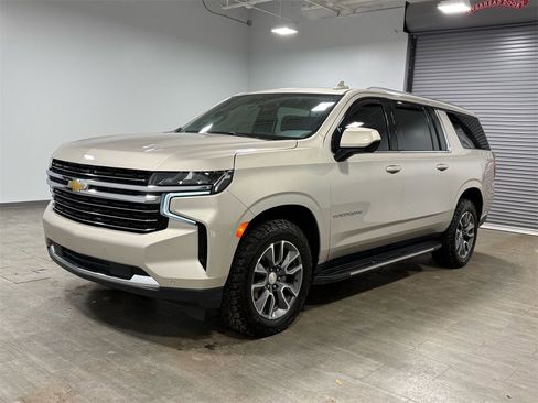 Used 2022 Chevrolet Suburban LT image 8