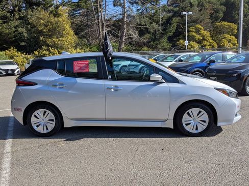 Used 2023 Nissan Leaf S image 2