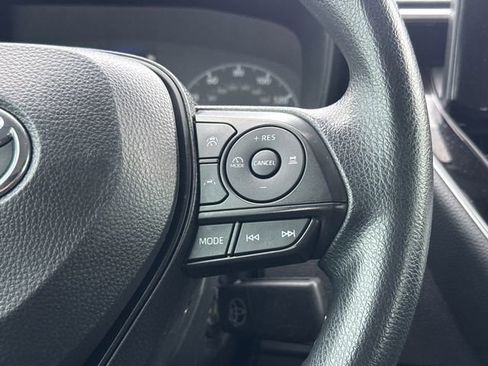 Used 2025 Toyota Corolla LE FWD image 27