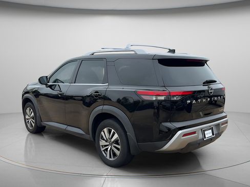 Used 2023 Nissan Pathfinder SL AWD/4WD image 8