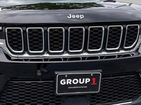 Used 2023 Jeep Grand Cherokee Laredo AWD/4WD image 30