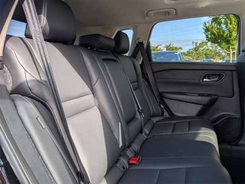 Used 2023 Nissan Rogue SL image 34