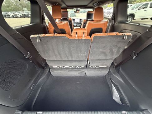 Used 2024 Chrysler Pacifica Pinnacle AWD/4WD image 19