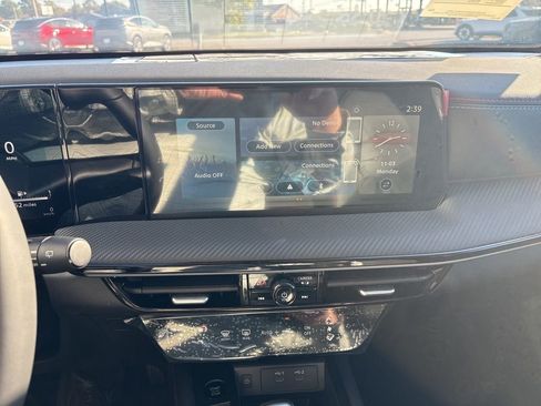 New 2025 Nissan Kicks SR FWD image 20