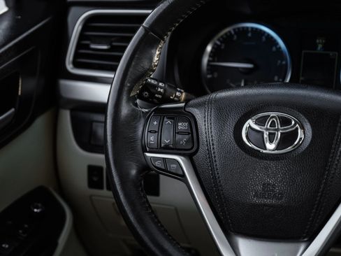 Used 2015 Toyota Highlander XLE FWD image 18
